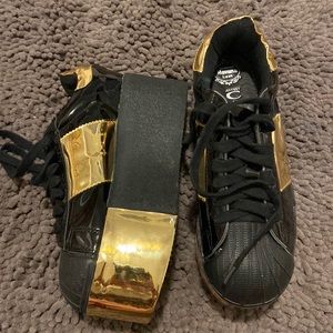 NWOB Jeffrey Campbell Patent Gold and Black Platform Sneakers